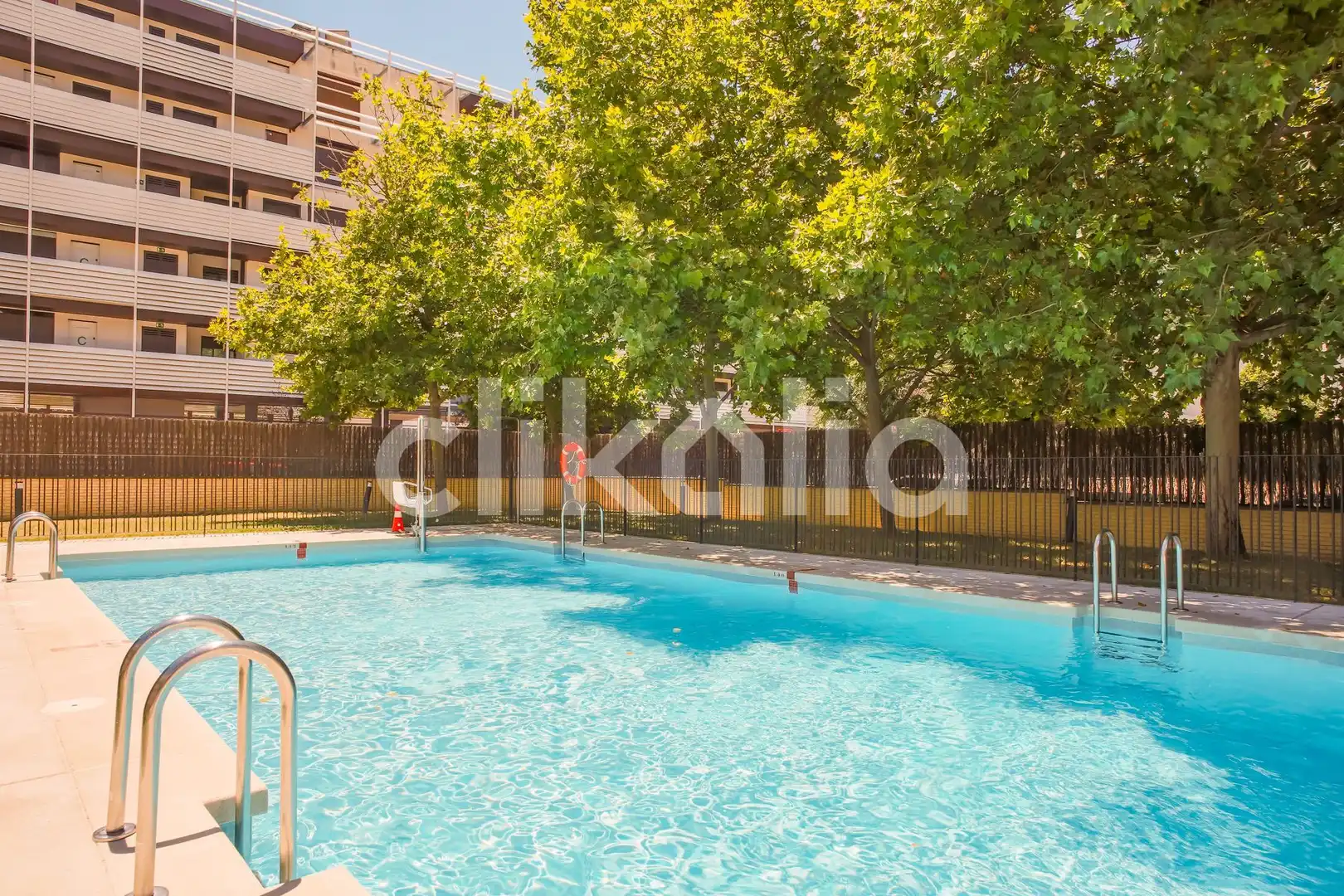Piscina de Piso en venta en Madrid con Calefacción, Trastero y Piscina