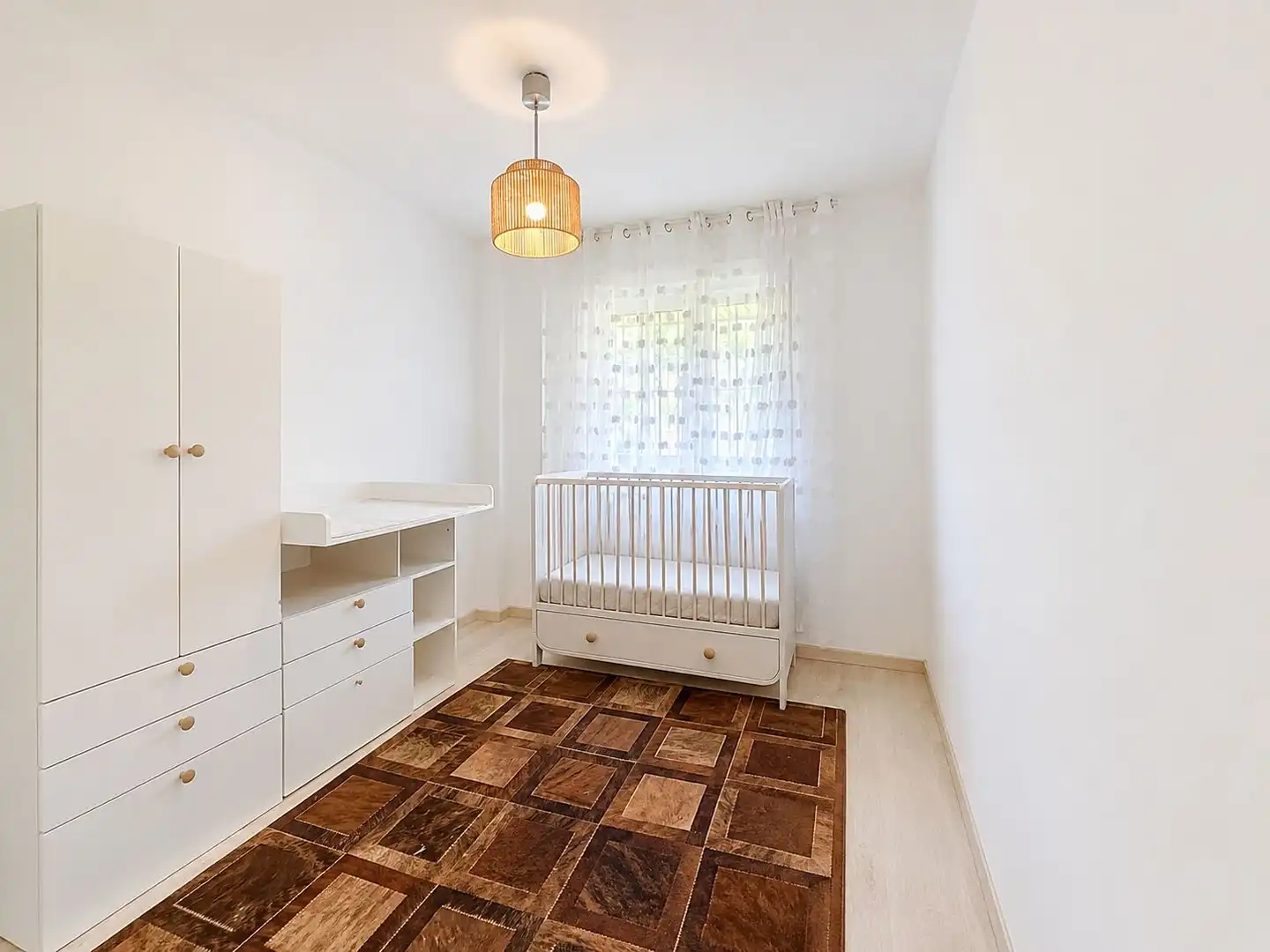 Dormitori de Apartament en venda en Benalmádena amb Jardí privat i Piscina comunitària