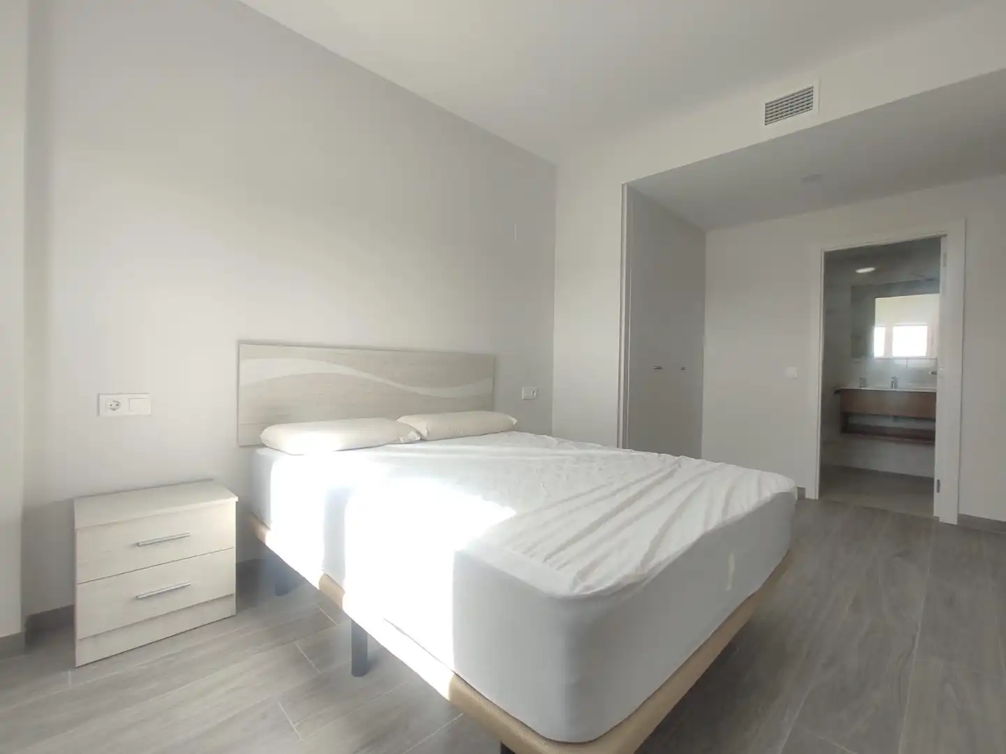 Schlafzimmer von Wohnung zur Miete in Dos Hermanas mit Klimaanlage, Heizung und Terrasse