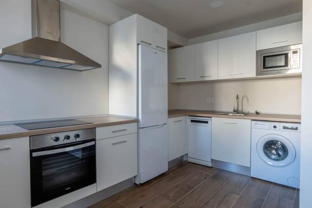 Piso en Alquiler en Calle GRAN VIA (RAMON Y CAJAL) en Doctor Cerrada