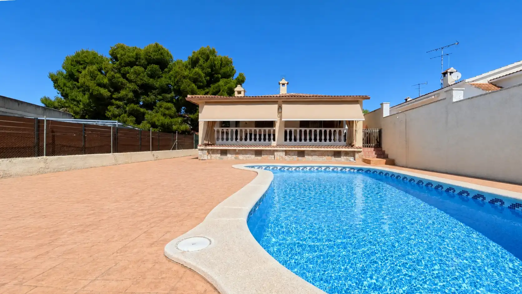 Piscina de Casa o chalet en venta en Cunit con Aire acondicionado, Calefacción y Jardín privado