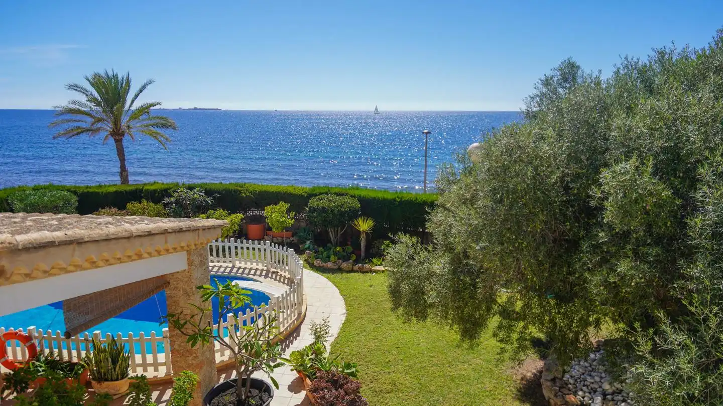 Casa amb terrassa en venda a Avinguda de la Armada Española