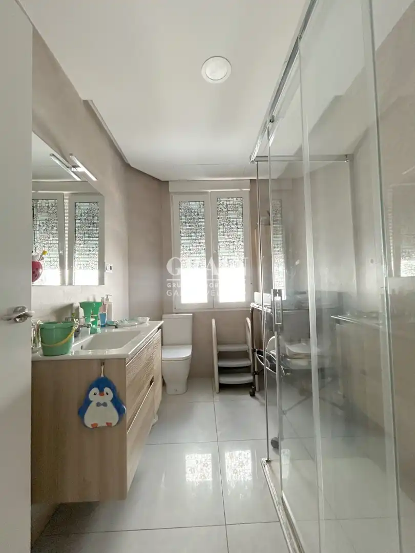 Bathroom of Flat for sale in Albacete  with Air Conditioner, Heating and Balcony