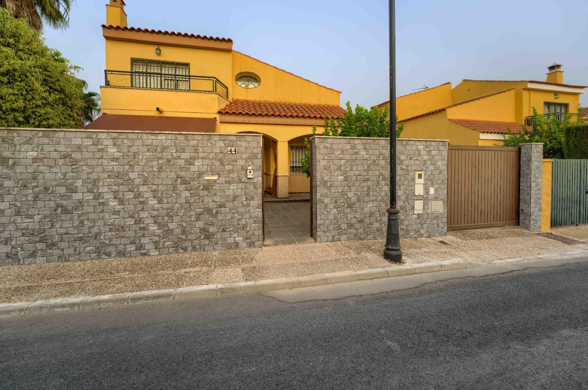 Exterior view of Single-family semi-detached for sale in Espartinas  with Private garden, Storage room and Swimming Pool
