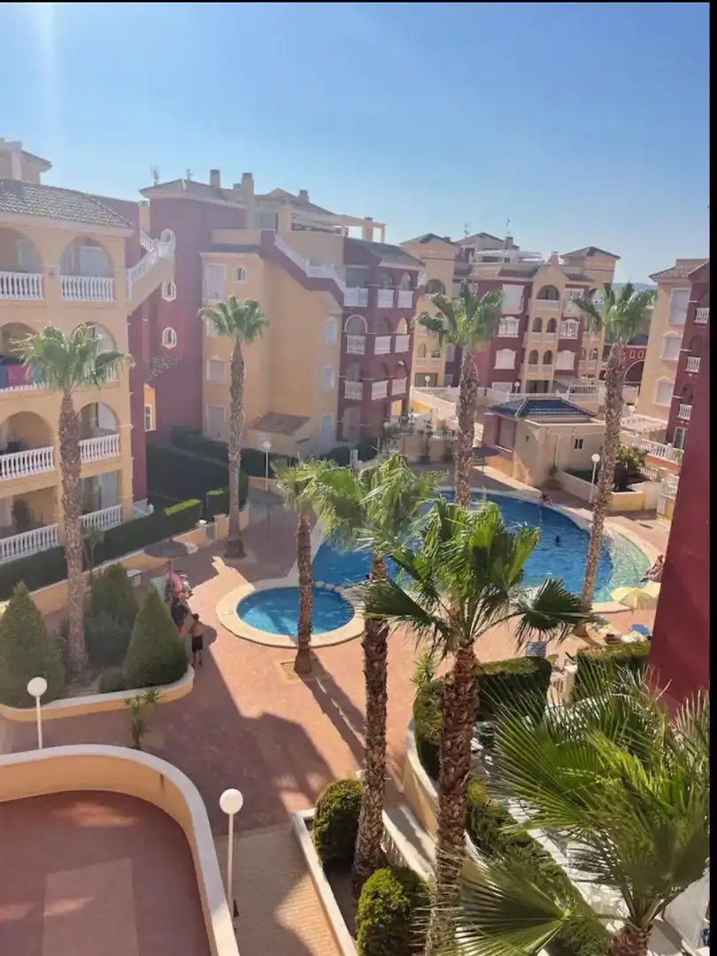Piscina de Apartament de lloguer en Los Alcázares amb Aire condicionat, Calefacció i Piscina