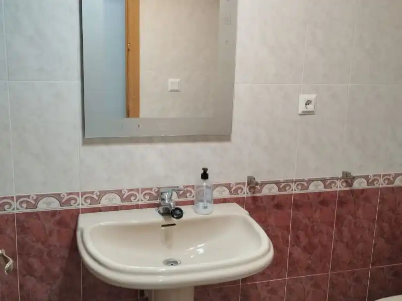 Bathroom of Flat for rent in Requena, Valencia