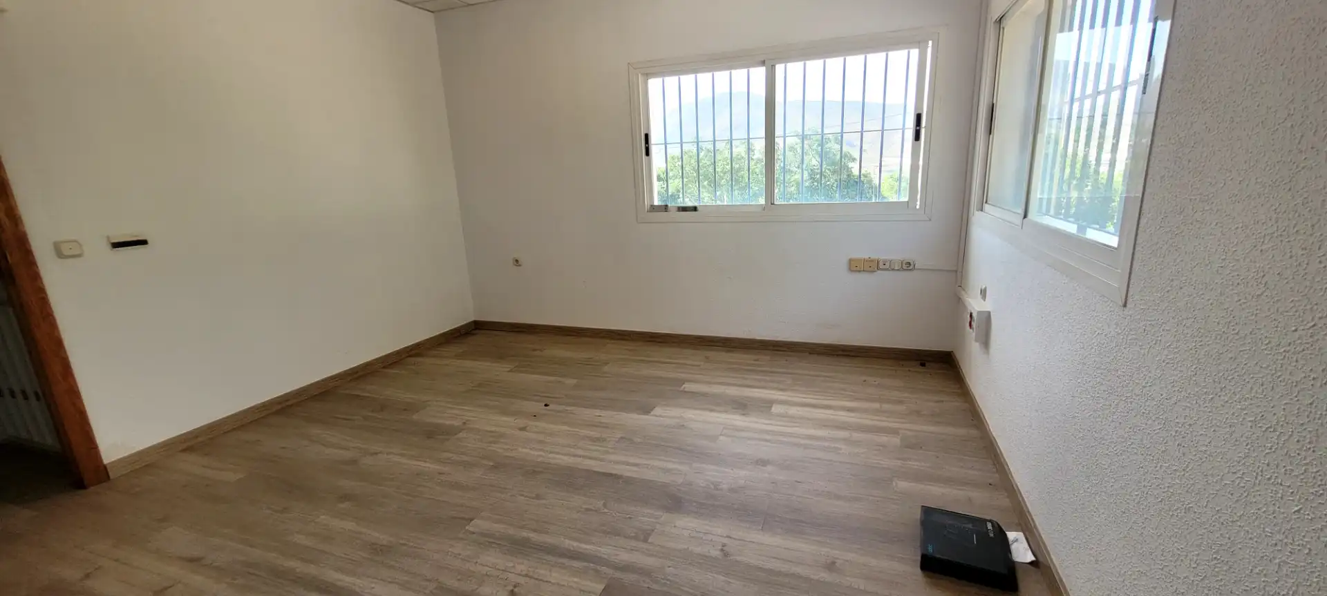 Schlafzimmer von Fabrikhallen zur Miete in Berja mit Heizung und Alarm
