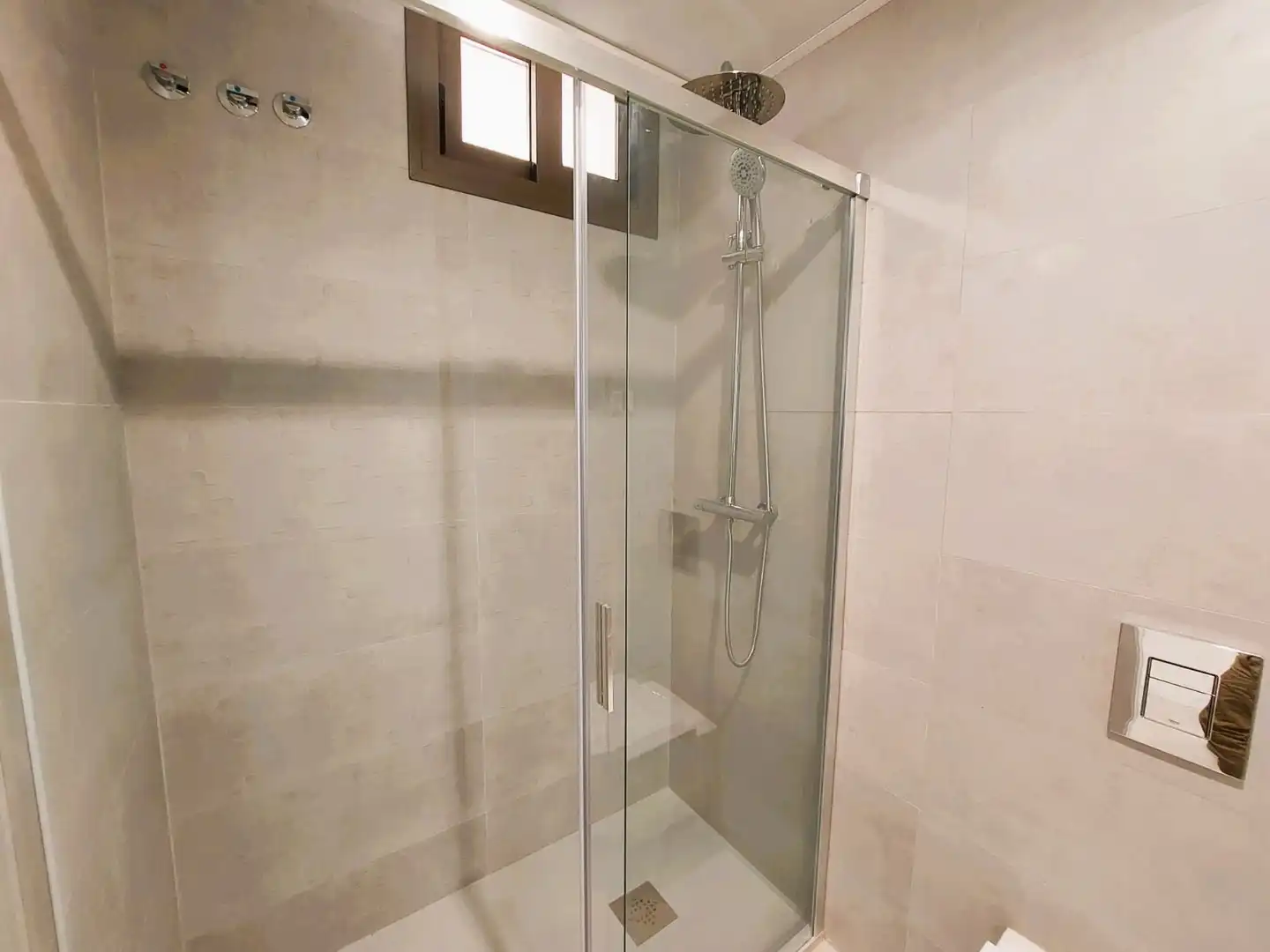 Bany de Pis en venda en Estepona amb Aire condicionat, Calefacció i Terrassa