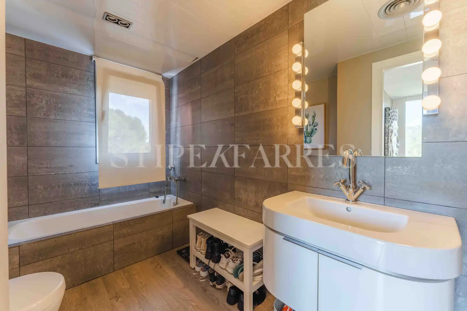 Baño de Casa o chalet de alquiler en El Papiol con Aire acondicionado, Calefacción y Jardín privado