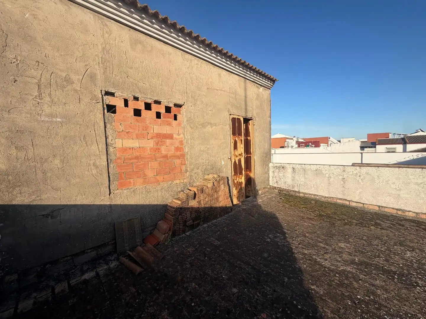 Vista exterior de Casa o chalet en venta en Benacazón con Terraza