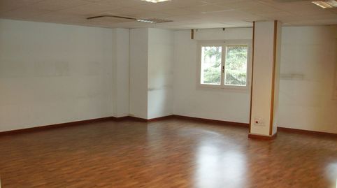 Estupenda oficina, 154 m2, gran estancia 4/5 puestos, despacho dirección y otro normal, 2 aseos, archivo... Aire frío/calor, tarim, imatge 3