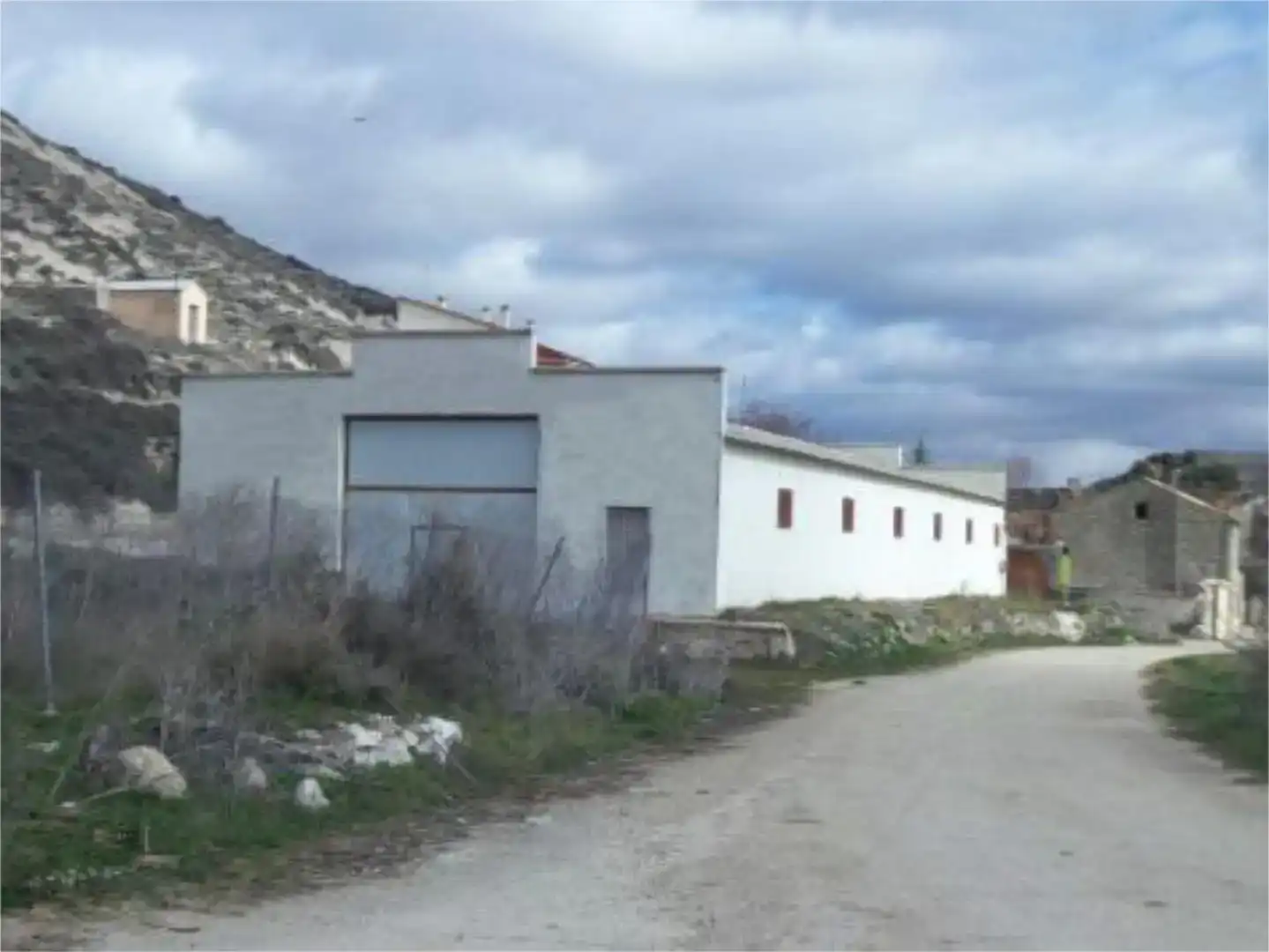 Außenansicht von Fabrikhallen zur Miete in Torre de Peñafiel