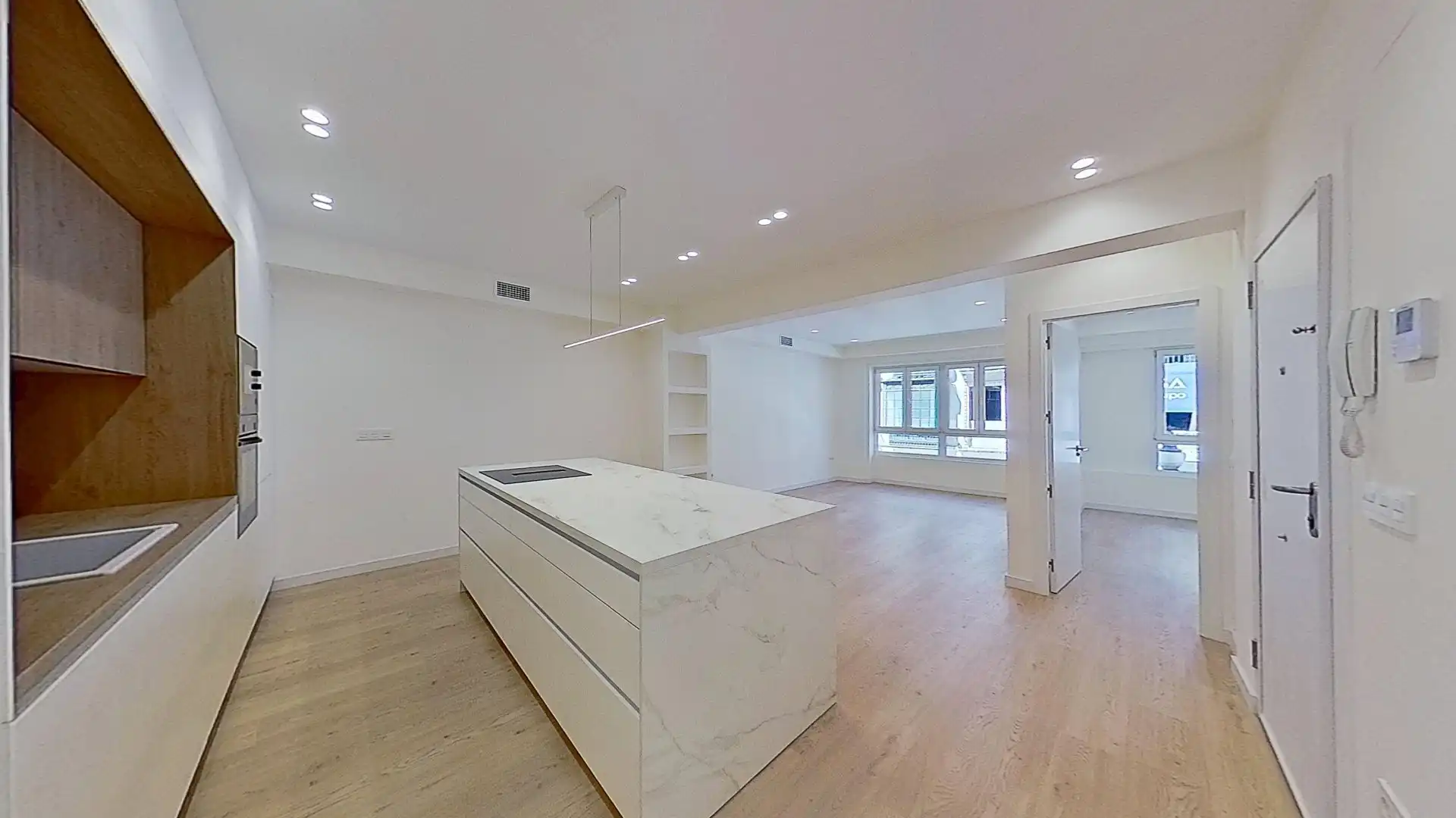 Piso con ascensor en venta en REYES CATOLICOS 20
