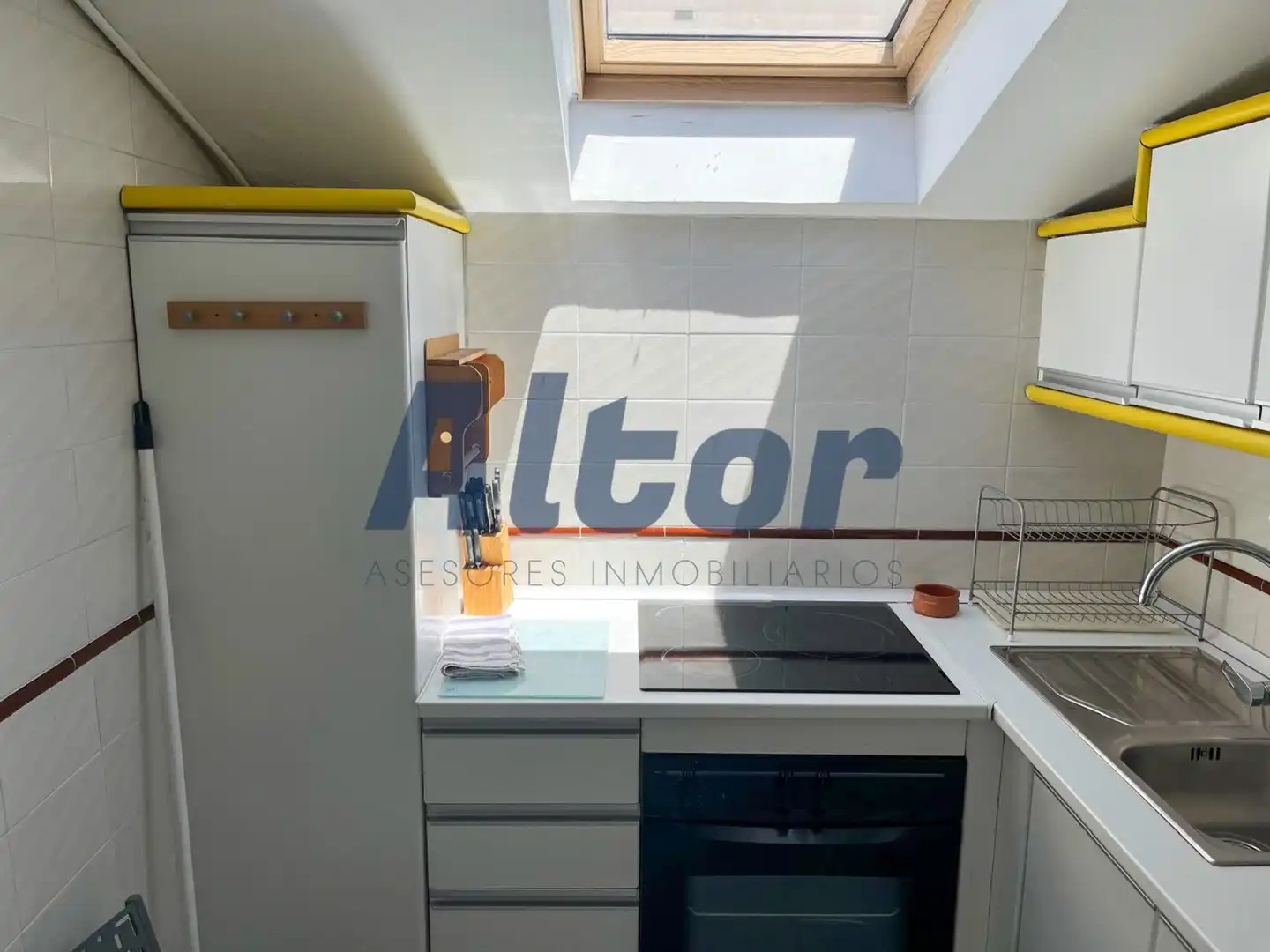 Cuina de Dúplex de lloguer en Madrid amb Aire condicionat, Calefacció i Moblat