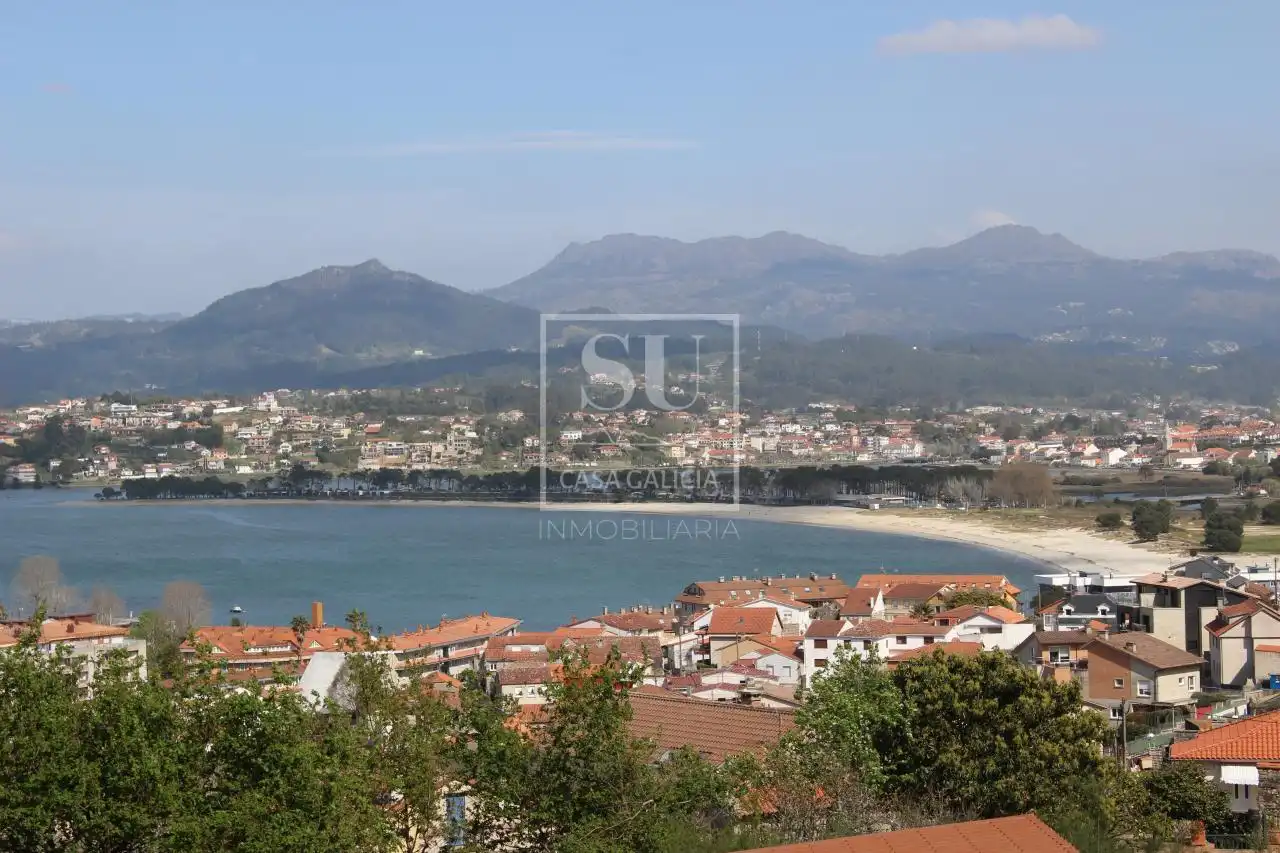 Vista exterior de Casa o xalet en venda en Baiona amb Calefacció, Jardí privat i Terrassa