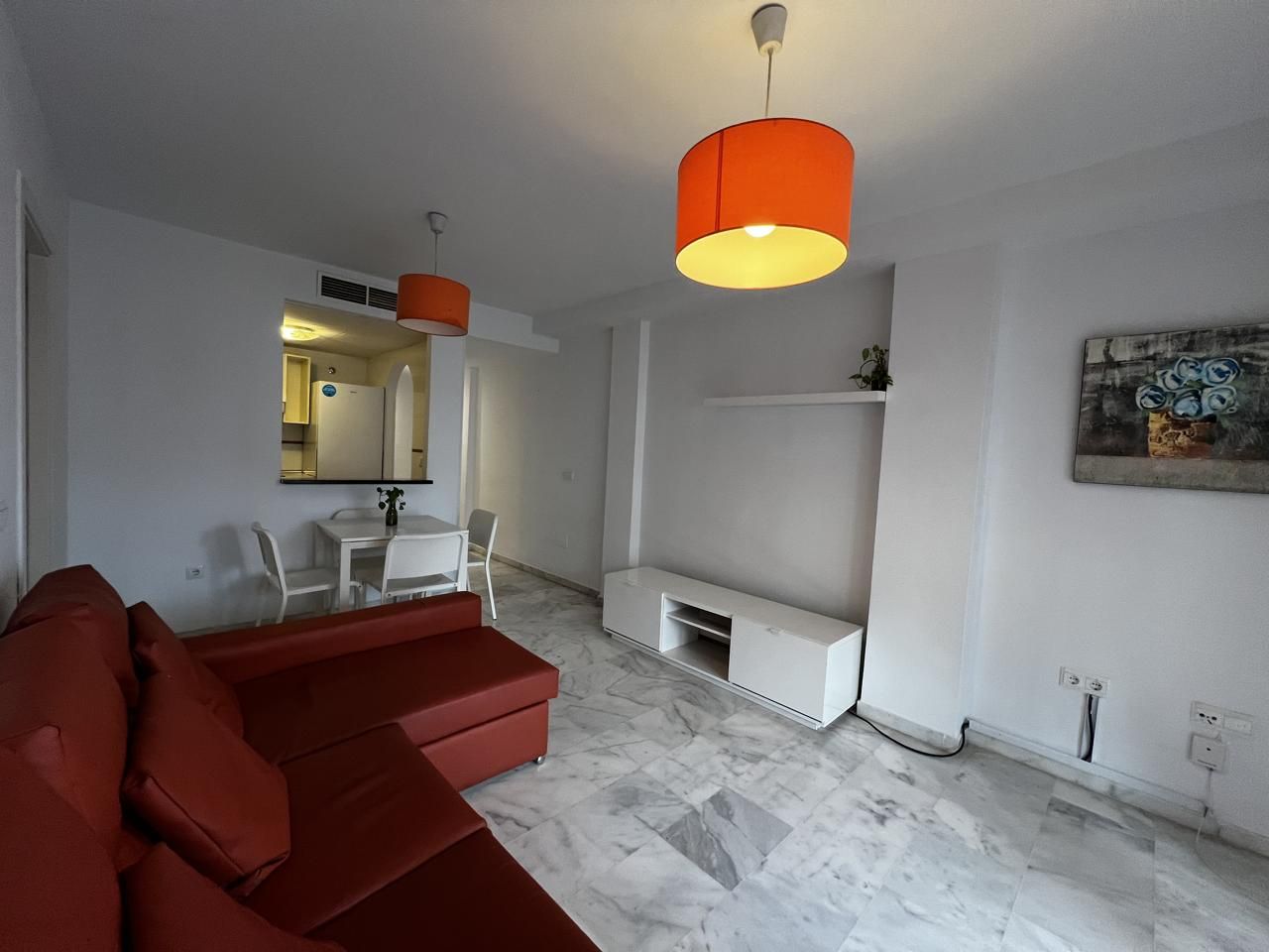 Sala d'estar de Pis de lloguer en Benalmádena amb Moblat