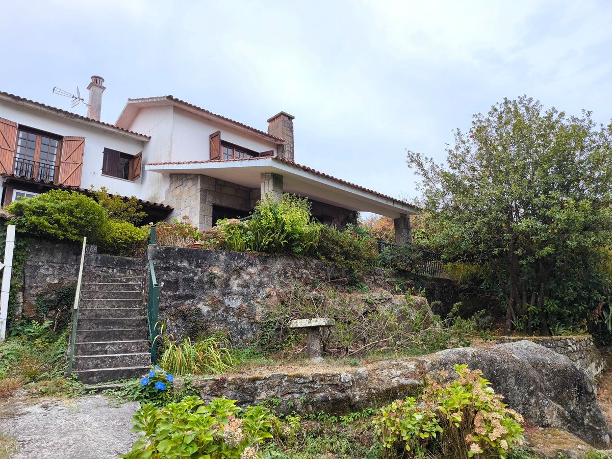 Vista exterior de Casa o xalet en venda en Vilagarcía de Arousa amb Calefacció, Jardí privat i Parquet