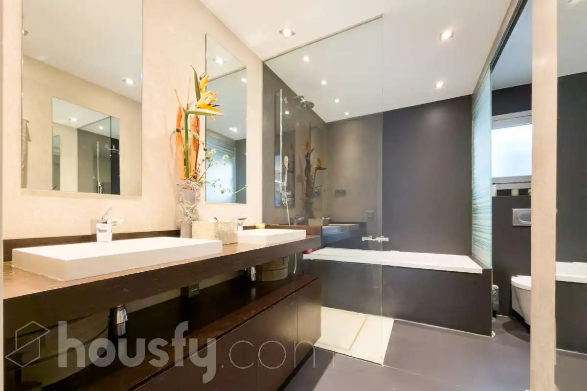 Baño de Piso en venta en Barcelona con Aire acondicionado, Calefacción y Jardín privado