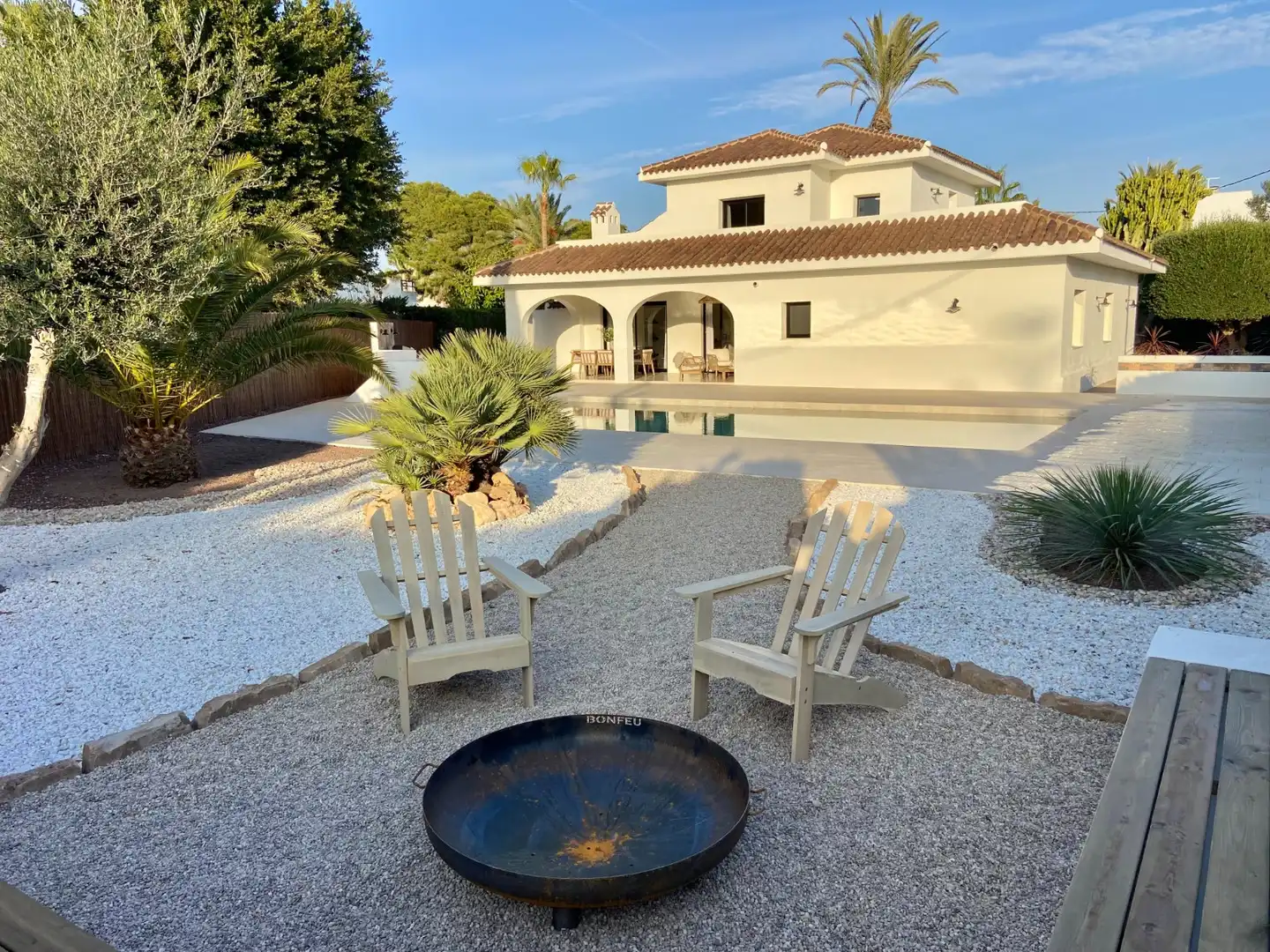 Vista exterior de Casa o xalet en venda en Orihuela amb Aire condicionat, Jardí privat i Terrassa