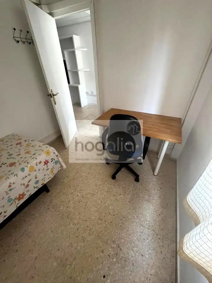 Bedroom of Flat for rent in Sevilla  with Air Conditioner, Terrace and Furnished