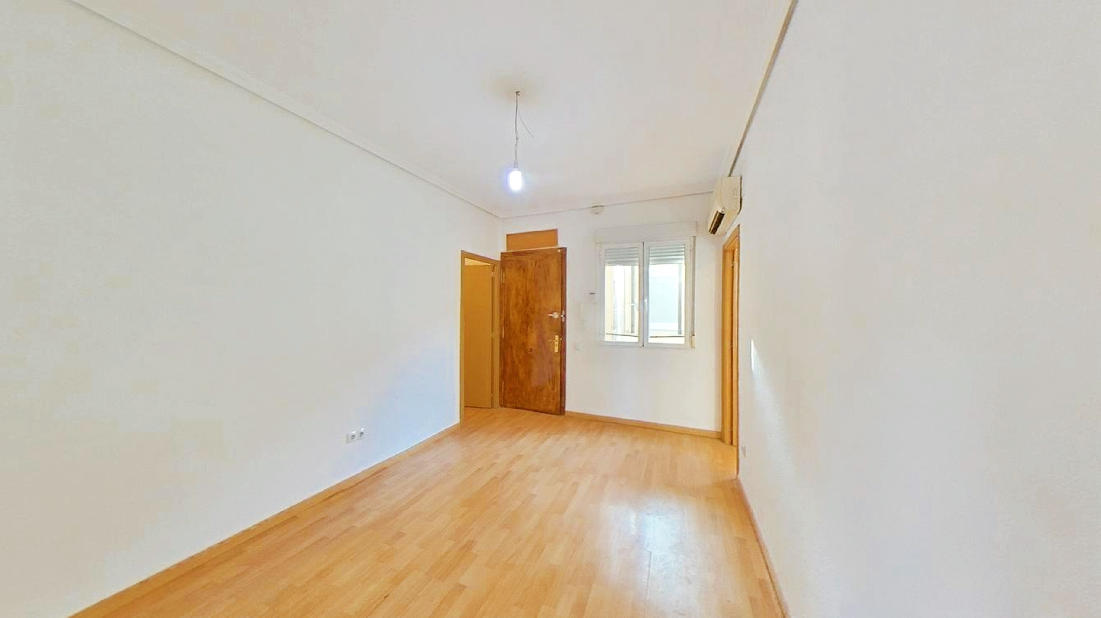 Habitación de Piso en venta en  Madrid Capital con Aire acondicionado, Calefacción y Terraza
