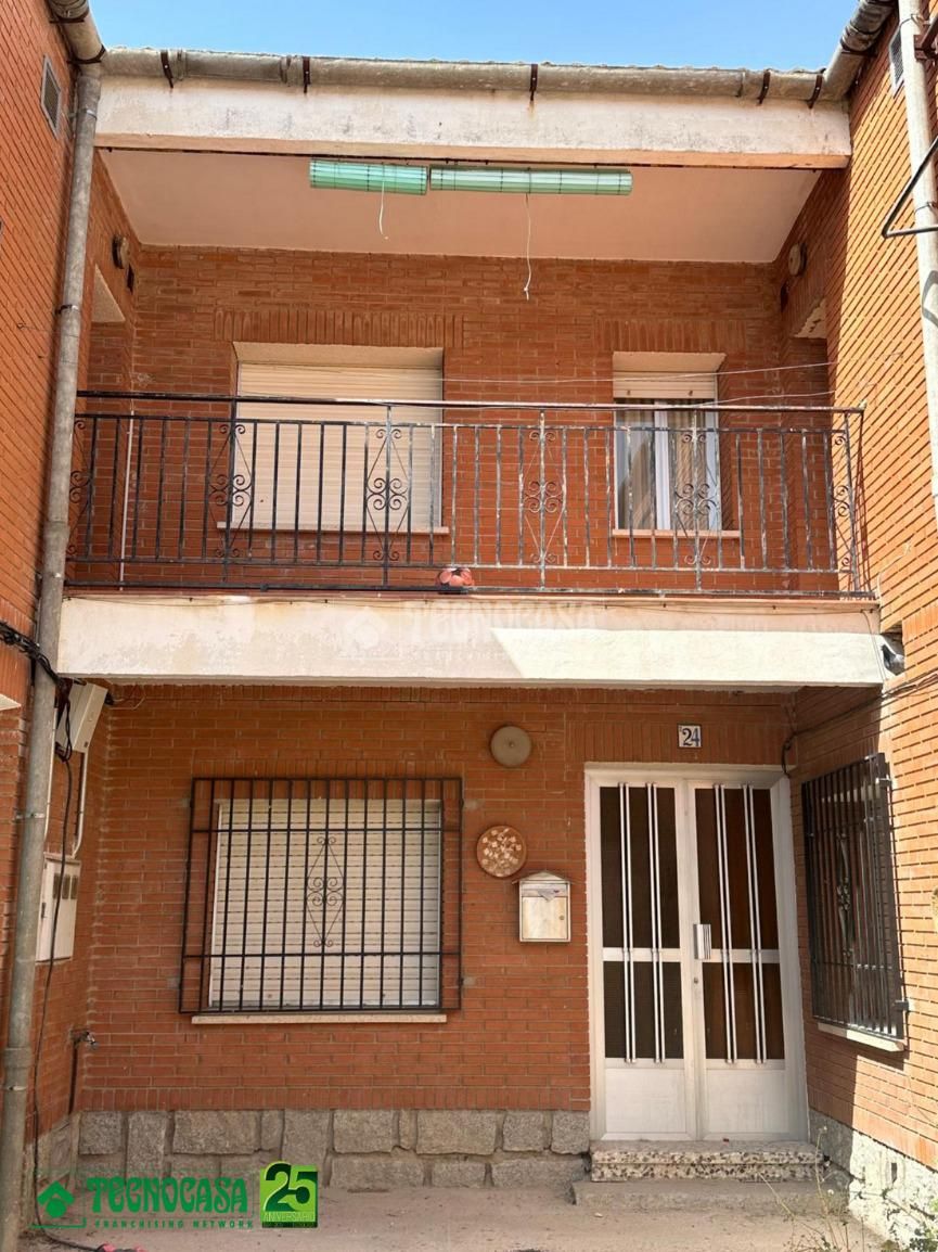 Vista exterior de Pis en venda en Cuerva amb Calefacció