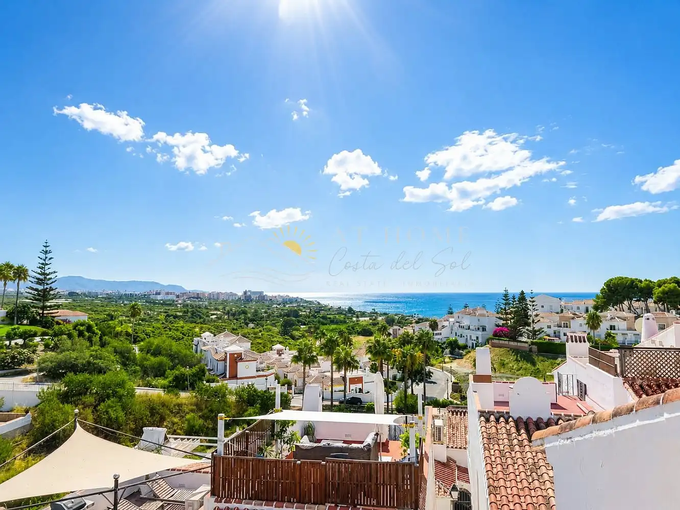 Vista exterior de Casa o xalet de lloguer en Nerja amb Terrassa, Piscina i Forn