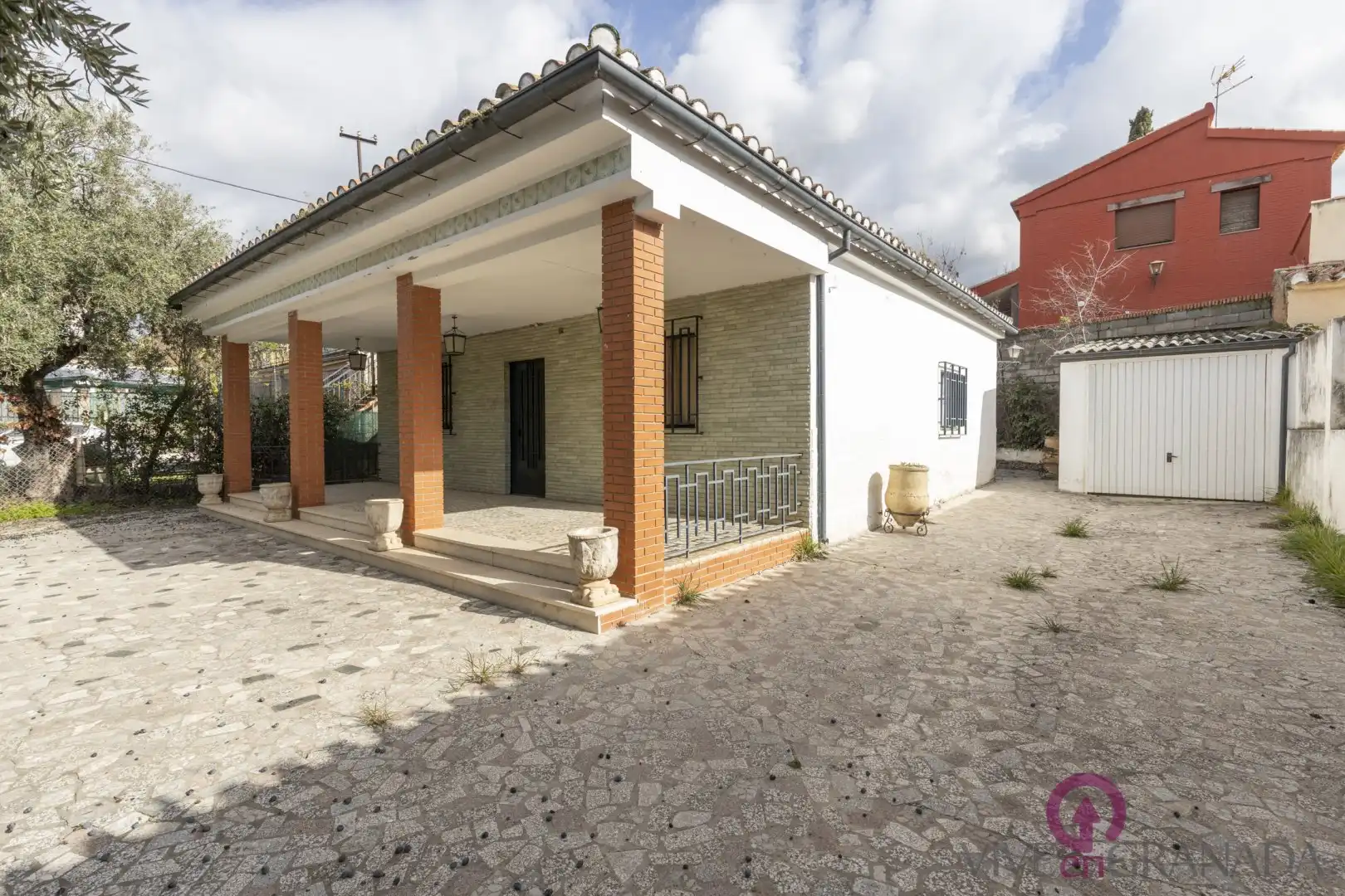 Außenansicht von Haus oder Chalet zum Verkauf in Cájar mit Schwimmbad