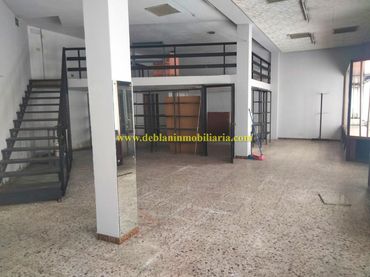 Locale commerciale in affitto a Martínez Padín