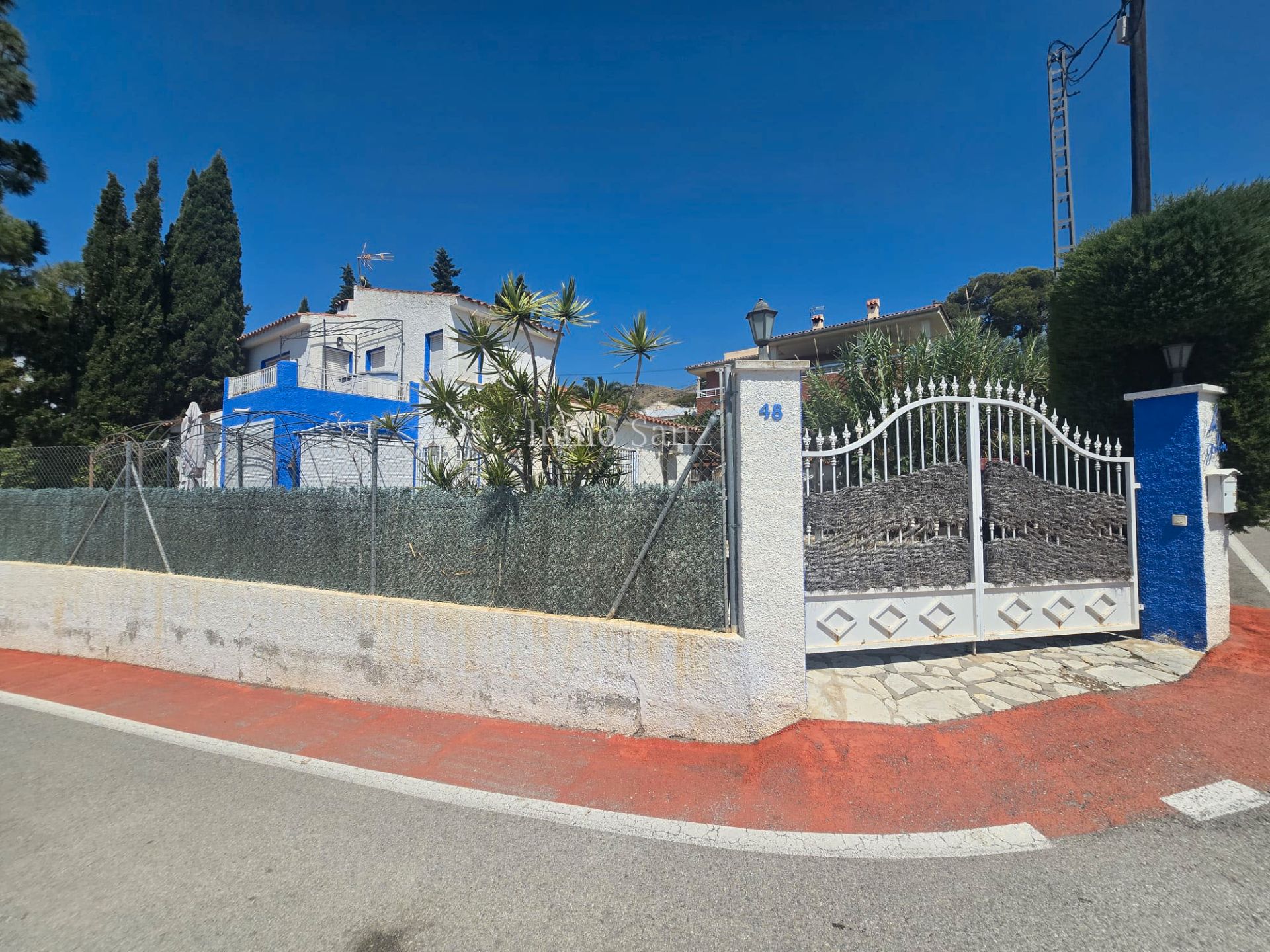 Vista exterior de Casa adosada en venda en Aigües amb Jardí privat, Terrassa i Traster