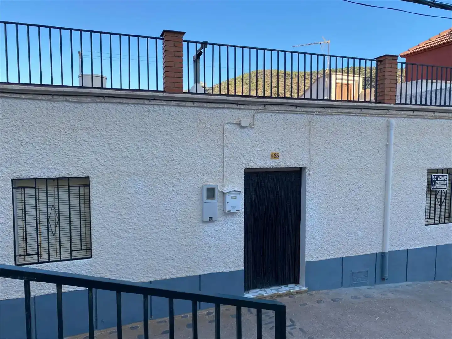 Vista exterior de Casa adosada en venda en Abrucena amb Parquet i Moblat