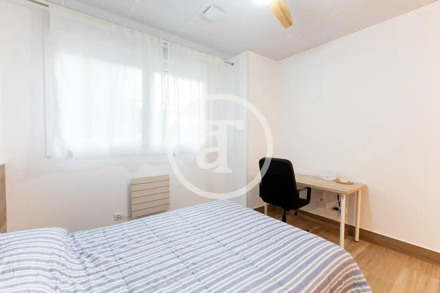 Habitación de Estudio de alquiler en Madrid con Calefacción, Amueblado y Horno