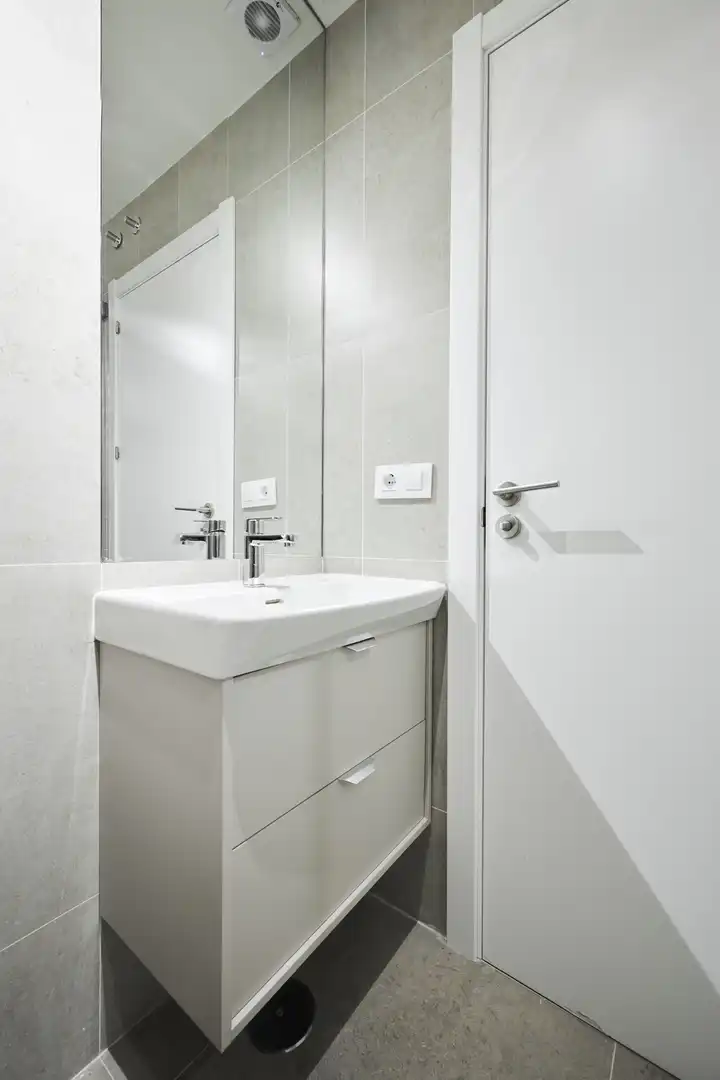 Badezimmer von Wohnung zur Miete in Madrid mit Klimaanlage und Balkon