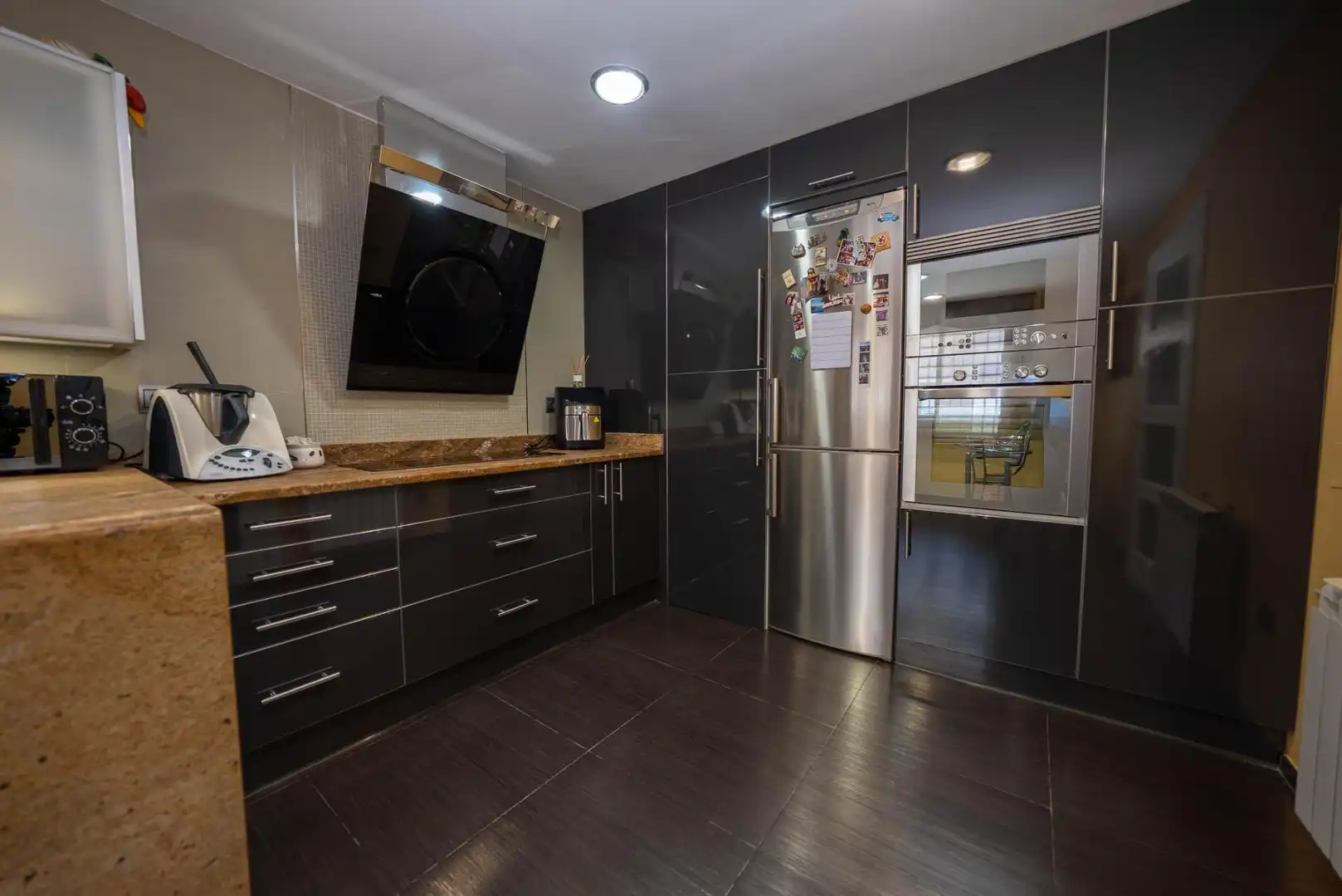 Cocina de Casa adosada en venta en Leganés con Aire acondicionado, Calefacción y Jardín privado