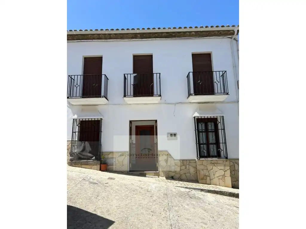 House with terrace for sale in Calle Barrerro