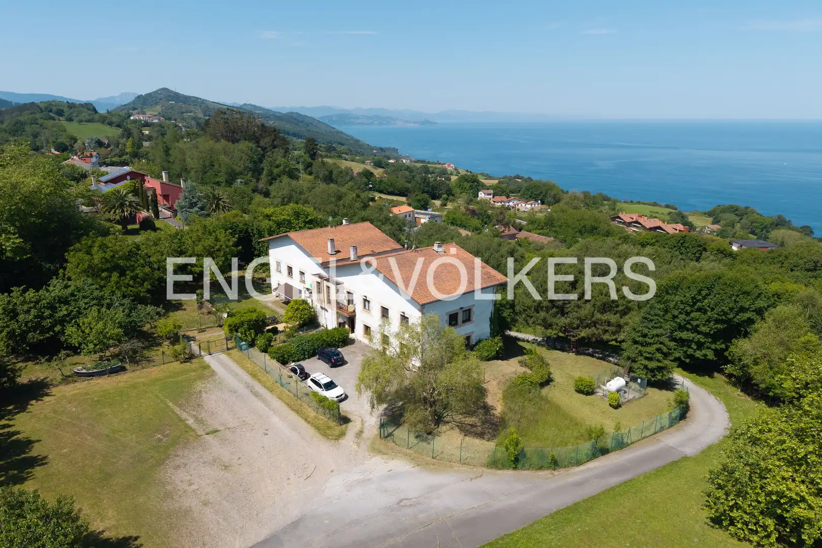 Vista exterior de Casa adosada en venda en Donostia - San Sebastián  amb Calefacció, Jardí privat i Terrassa