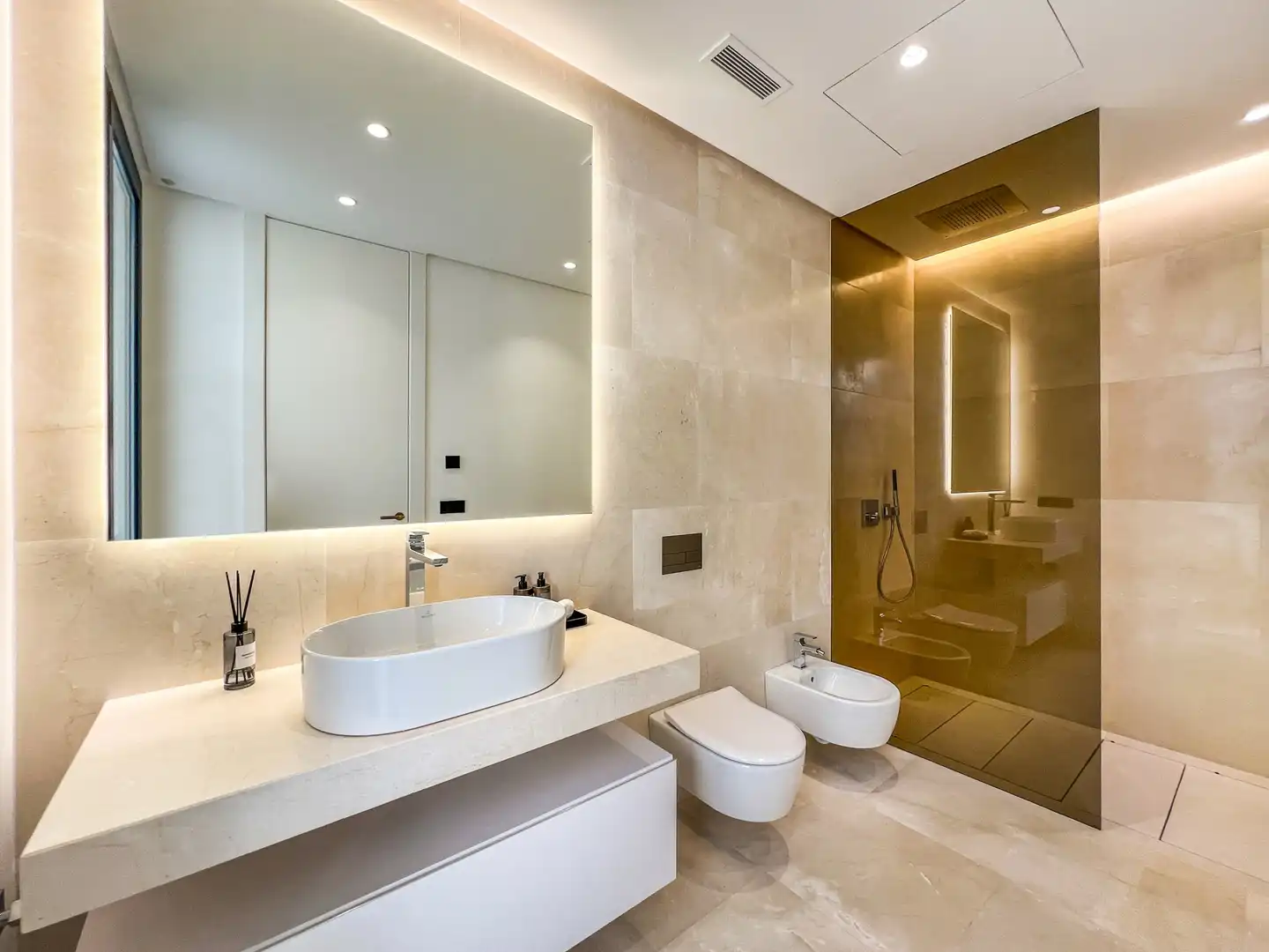 Badezimmer von Haus oder Chalet zum Verkauf in Marbella mit Klimaanlage, Heizung und Privatgarten
