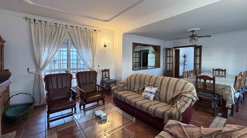 🏡 Casa independiente con cinco dormitorios, patio y dos terrazas privadas en Benalup-Casas Viejas