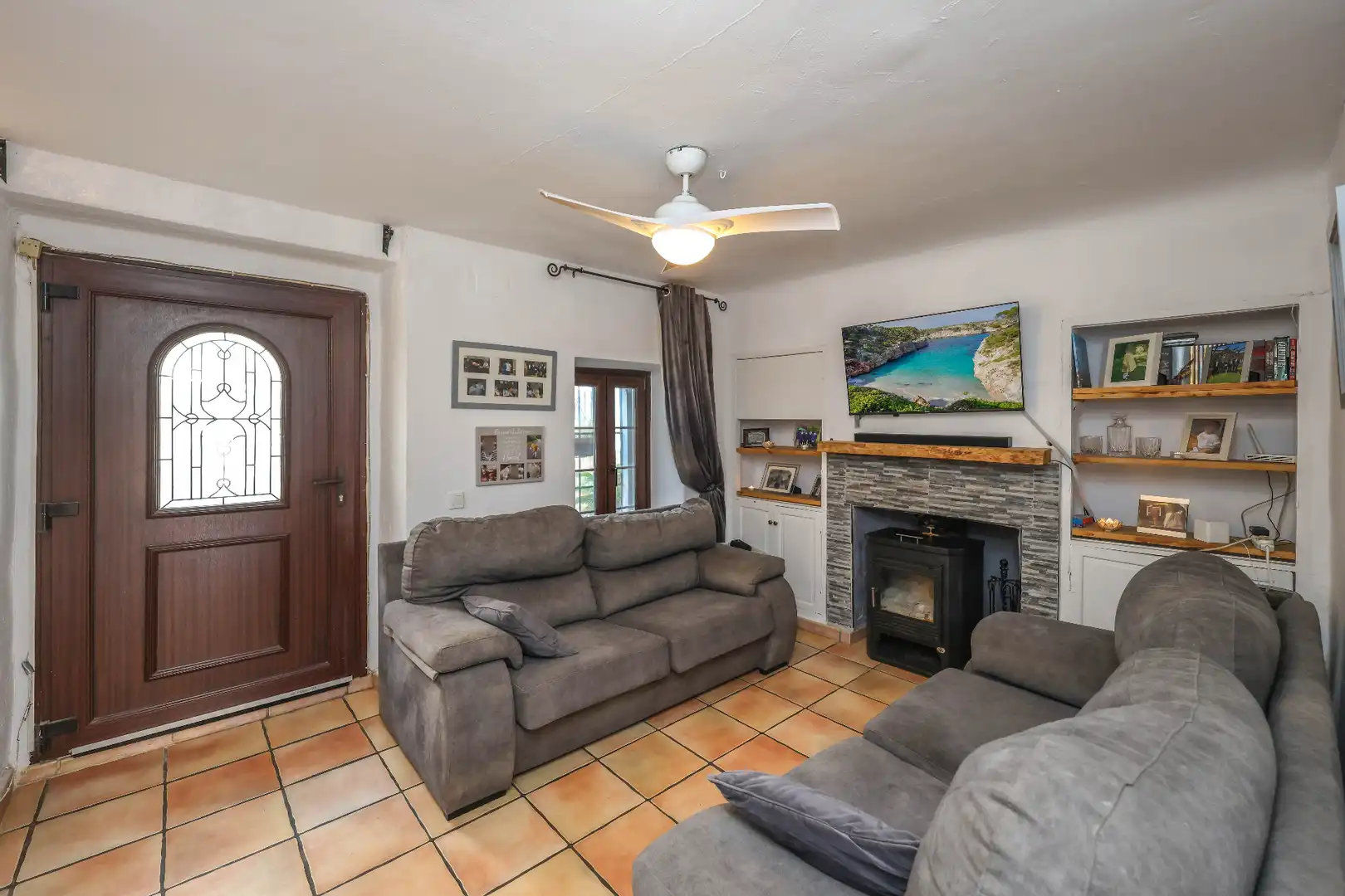 Sala de estar de Casa adosada en venta en Guaro con Aire acondicionado