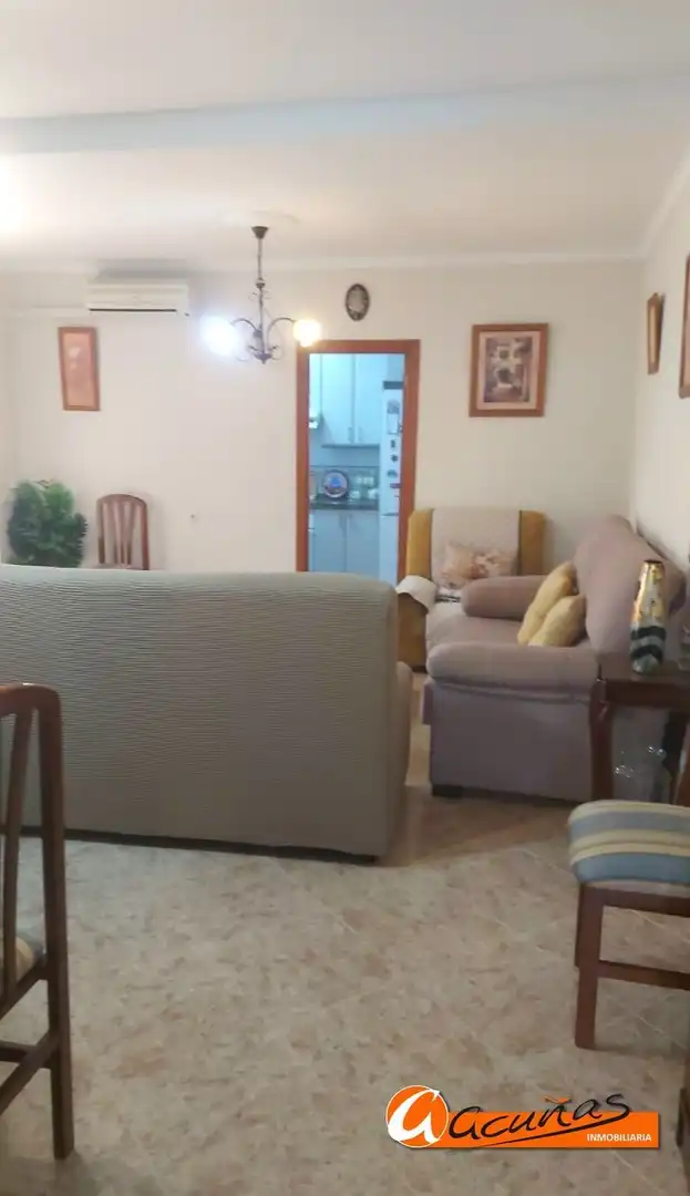 Sala d'estar de Casa adosada en venda en Villanueva de Algaidas amb Terrassa i Traster