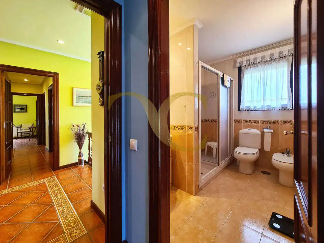 Baño de Casa o chalet en venta en Gijón  con Calefacción, Jardín privado y Terraza