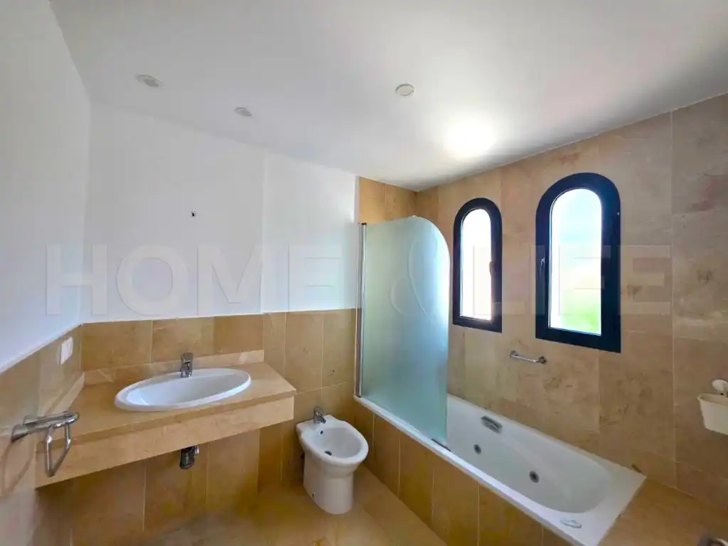 Baño de Casa o chalet en venta en Manilva con Jardín privado, Terraza y Piscina