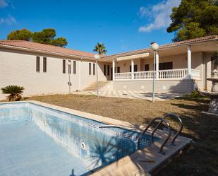 Swimming pool of House or chalet for sale in Linares  with Swimming Pool