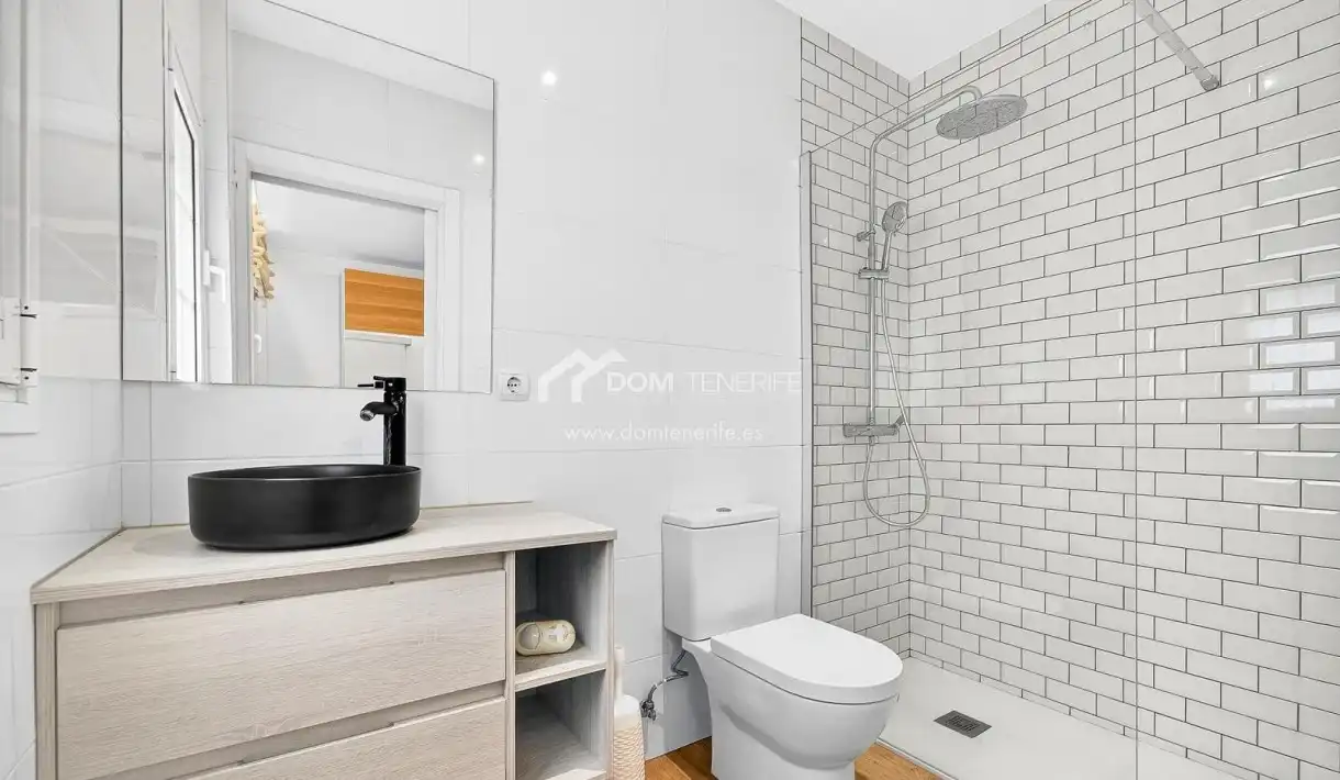 Baño de Casa o chalet en venta en Arona con Terraza, Piscina y Amueblado