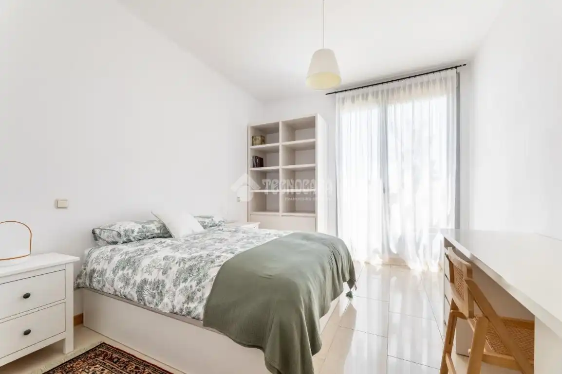 Schlafzimmer von Einfamilien-Reihenhaus zum Verkauf in Torrelodones mit Klimaanlage, Heizung und Terrasse