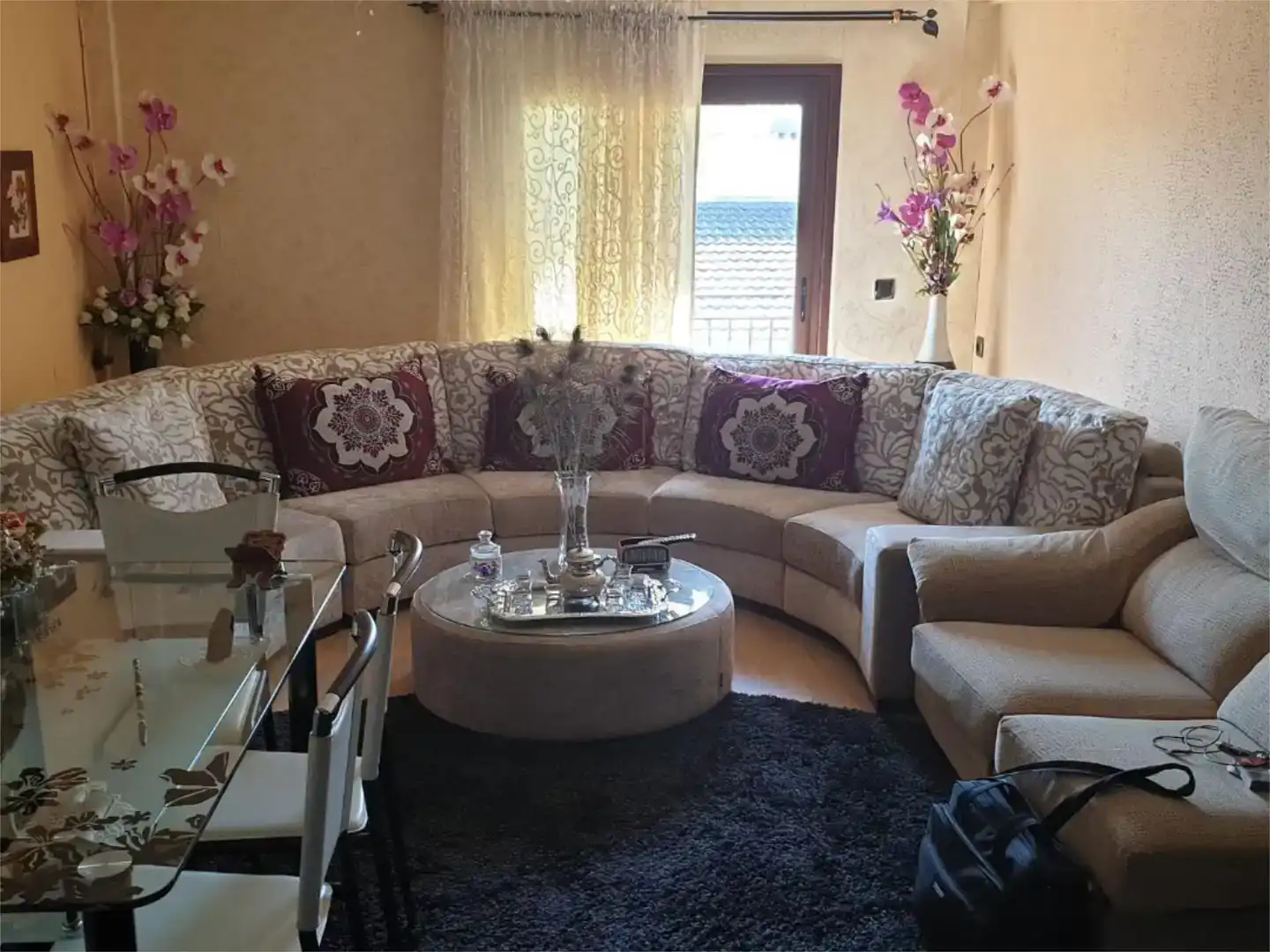 Sala de estar de Piso en venta en Las Pedroñeras    con Parquet, Amueblado y Balcón