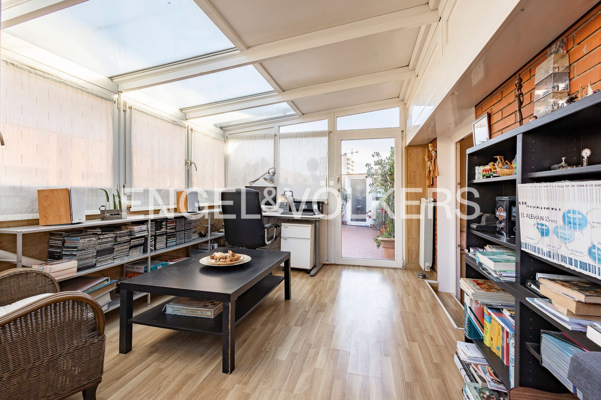 Living room of Attic for sale in Esplugues de Llobregat  with Heating, Parquet flooring and Terrace