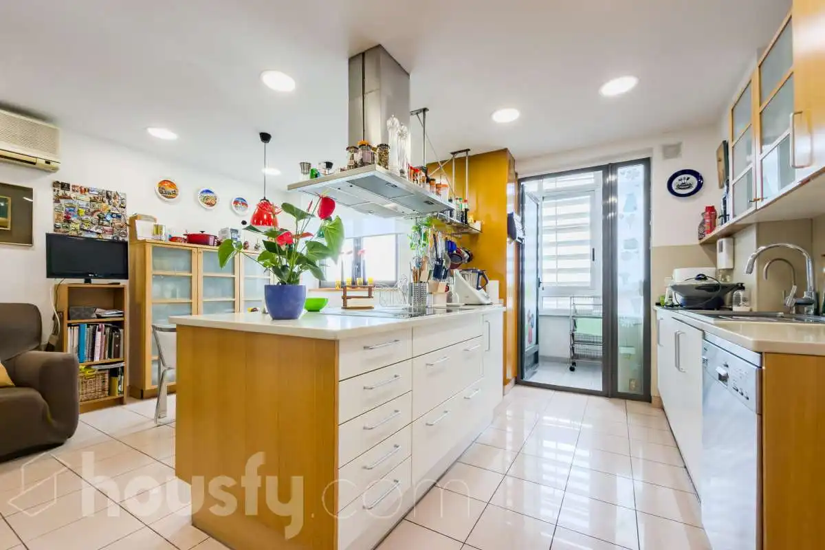Cocina de Piso en venta en Barcelona con Aire acondicionado, Calefacción y Jardín privado