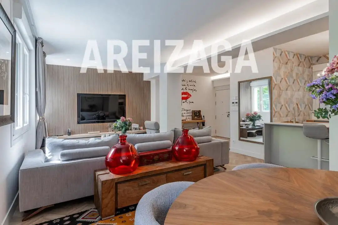 Sala d'estar de Pis en venda en Donostia - San Sebastián  amb Aire condicionat, Calefacció i Terrassa