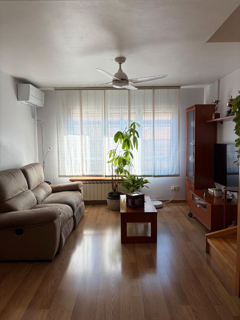 Sala de estar de Dúplex en venta en Gironella con Aire acondicionado, Calefacción y Terraza